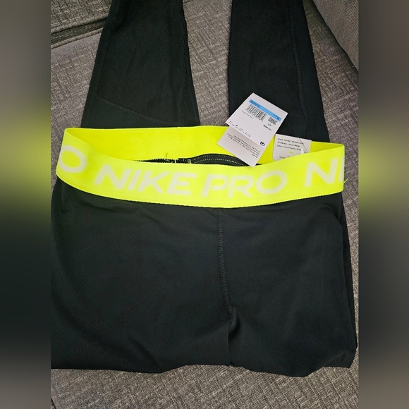 Nike Women's Black/ Yellow  Pro Dri-Fit M - Picture 6 of 6